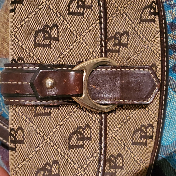 Dooney & Bourke - Picture 7 of 7